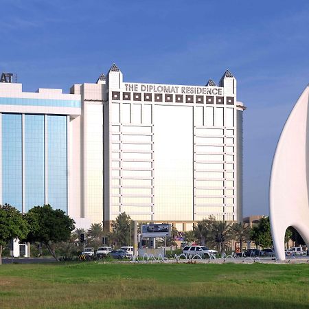 The Diplomat Radisson Blu Hotel Residence & Spa Manama Exterior photo