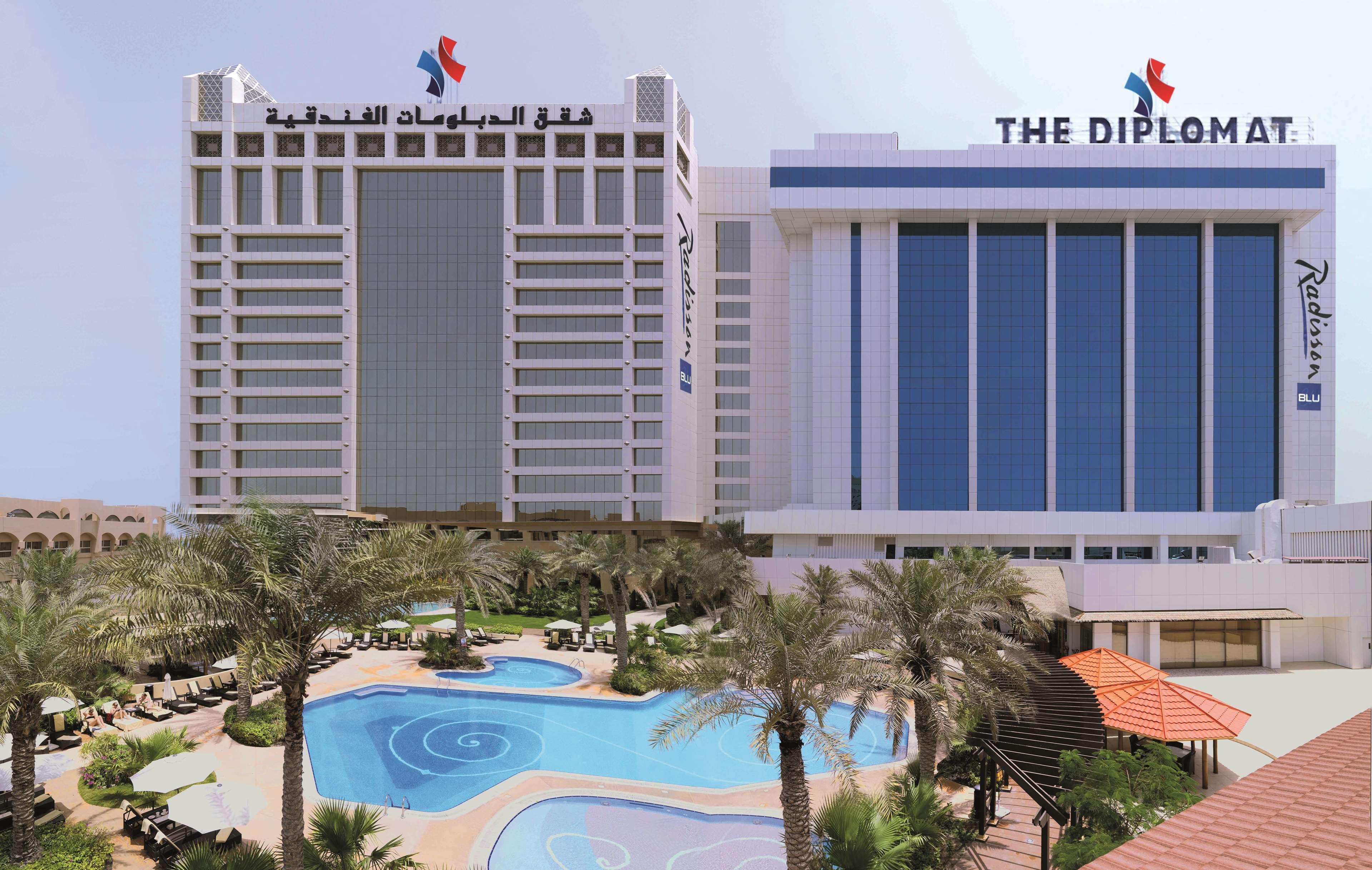 The Diplomat Radisson Blu Hotel Residence & Spa Manama Exterior photo